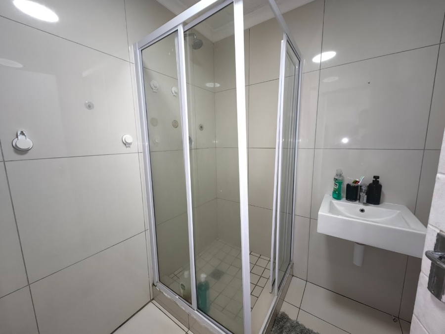 2 Bedroom Property for Sale in Zonnebloem Western Cape